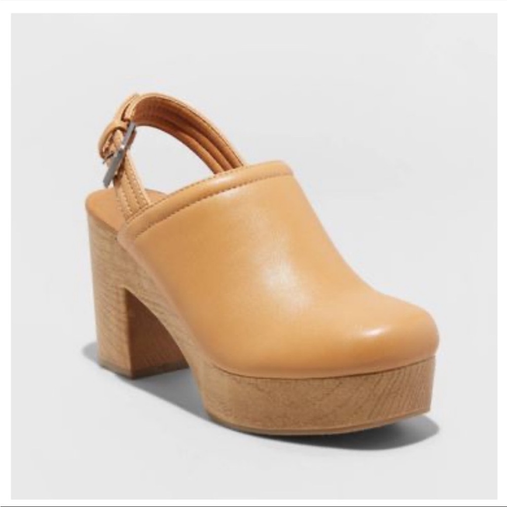 Women's size 9 Watson Platform Heels - Universal Thread TAN Clogs